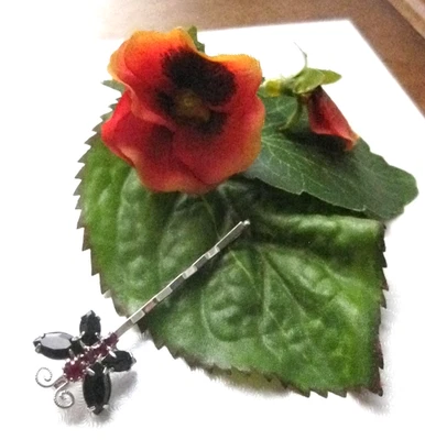 Tarina Tarantino Mariposa Cristal Bobby Pin Nuevo Sin Usar Pasador De Pelo De Colección con Bolsa Foto 1 de 4