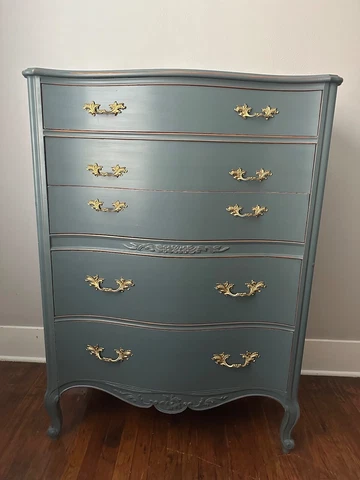 Vintage French Provincial 5-Drawer Tall Dresser Cover