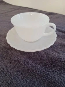 VINTAGE ANKER HOCKING FIRE KING OFENGESCHIRR TEETASSE UND UNTERTASSE SET MILCHGLAS... - Bild 1 von 9