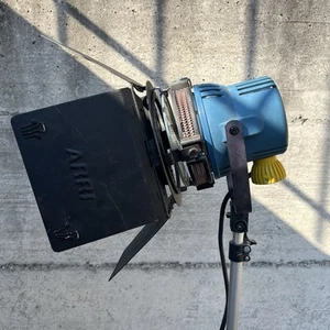 Lumière Arrilite ARRI 1000w Cine Oper Face Avec Barndoor Théâtre Blonde Lampe - Imagen 1 de 7