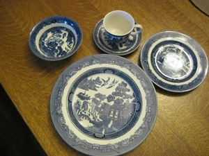 Johnson Brothers 1883 Muster Blue Willow 5-teiliges Gedeck - Neu Sonstige - Bild 1 von 2