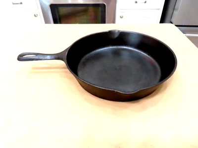Vollrath Unmarked #8 Cast Iron Double Skillet, Heat Ring Restored, HTF L815 - Image 1 of 4