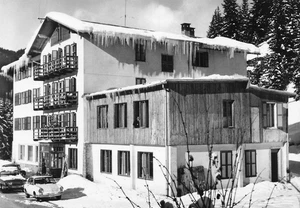 03982) CARTOLINA PENIA CANAZEI PENSIONE VILLA AGOMRE INVERNO NEVIACATA TRENTO - Picture 1 of 2