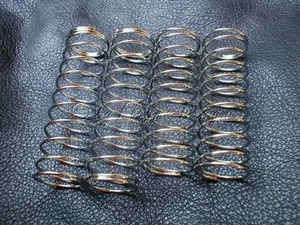 Federn Satz (4) FÜR MAD FIGHTER + Fighter Buggy RX - Bild 1 von 1