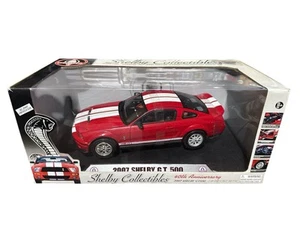 Shelby Collectibles 40 aniversario Shelby GT500 2007 rojo/blanco fundido a presión 1:18 nuevo - Imagen 1 de 2