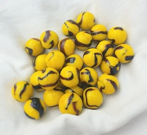 BUMBLEBEE - 25 Beautiful Glass Marbles, Yellow and Black Swirl, 16mm, Brand New - Picture 1 of 2