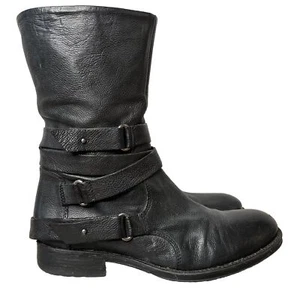 Vera Wang Lavendel-schwarze Leder Kippy Stiefel Schnalle Riemen Reißverschluss 8 halbhoch - Bild 1 von 9