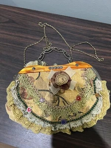 ZIBA Vintage STYLE Purse-Heavy Fabric Roses with Lace Trim - Picture 1 of 3