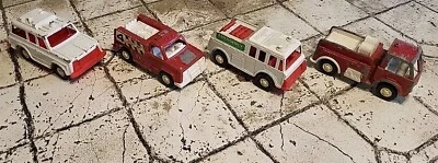 Lote de 4 Juguetes Tootsie Diecast Vehículos de Emergencia Ambulancia, Unidad Utilitaria, Incendio Foto 1 de 4