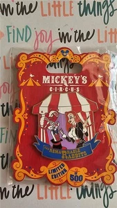 Prendedor Jessica del programa de circo Disney Mickeyys Acts The Remarkable Rabbits Magic Show - Imagen 1 de 1