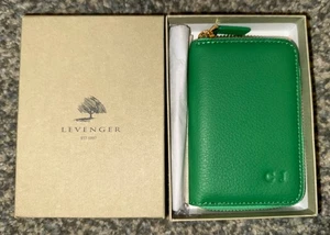 Carrie Zip-Around SwiftNotes - Kelly Green x 1AL15610 KGR Monograma “CJ”. ¡Nuevo! - Imagen 1 de 4