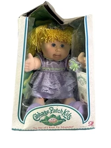 Play Along 2004 Cabbage Patch Niños Cabello Rubio/Ojo Azul Niña Muñeca Vicky Jannie - Imagen 1 de 13
