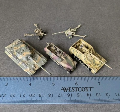 Dragon Can.Do, World Tank Museum Lot King Tiger, Hornisse, SD.Kfz 251, Artillery - Image 1 of 4