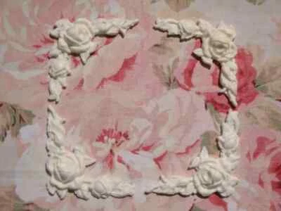NOVO! Cantos flexíveis pequenos de rosas e folhas (4 peças) 2 1/4" x 2" gasto e chique - Imagem 1 de 3