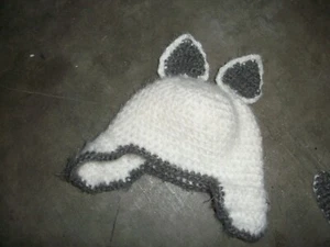 GIRLS FURRY KITTY  HAT... HAND CROCHET   NEW !! SIZE 4-8 YRS - Picture 1 of 1