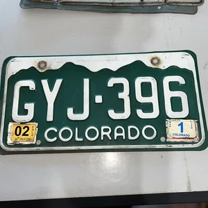COLORADO 2002 License Plate # GYJ - 396  Classic White Mountains + Green Outline - Picture 1 of 12