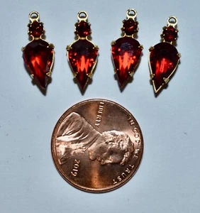 VINTAGE 4 TEAR DROP PENDANT BEADS BRASS SET RUBY & RED SWV RHINESTONE • 15x6mm - Picture 1 of 2