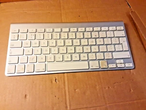 Apple A1314 Bluetooth Keyboard - UK English layout -A1314 - Picture 1 of 7