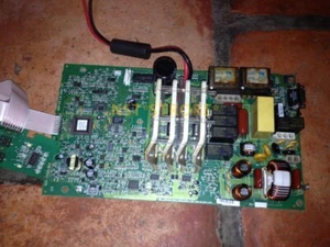 APC UPS SUA1500ICH SUA1000ICH SUA1000UXICH Scheda principale usata 230 V - Foto 1 di 1