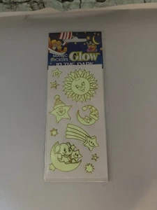 Vintage Glow-in-the-Dark Sterne Mond Sonne Kinder Glow Magic Aufkleber Blatt Twin Seven - Bild 1 von 4