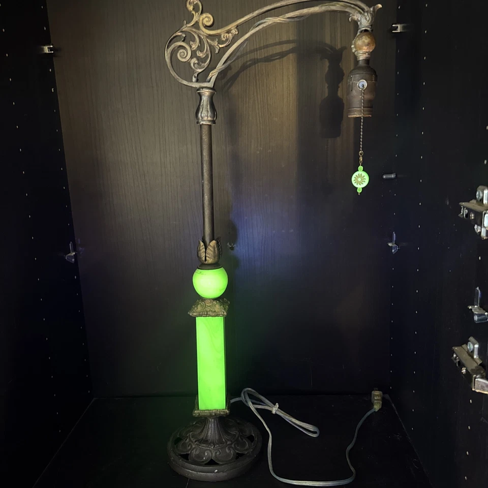 Uranium Slag Glass Jadeite Table Lamp Art Deco Antique  Houze Akro Agate - Image 1 of 4