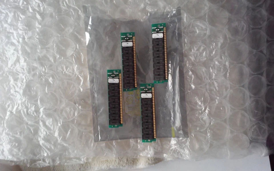 •	Lot of 4 Samsung Korea gt3009 KM41C4000BJ-7 Memory Sticks 4 Meg   VERY VINTAGE - Image 1 of 1