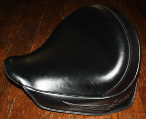 Yamaha Royal Star Deluxe XVZ 1300 Driver Front Seat Saddle Seat OEM 1D6-S