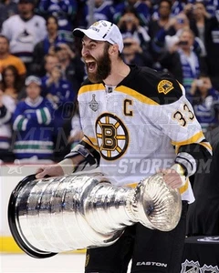 Zdeno Chara Boston Bruins Grabbing Stanley Cup 8x10 11x14 16x20 1613 - Picture 1 of 1