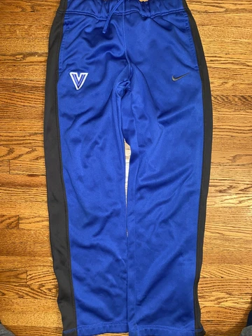 VILLANOVA WILDCATS Sweatpants NIKE THERMA-FIT Men’s MEDIUM Sewn Logo NCAA Gear Cover