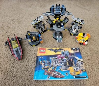 Lego Batman Movie 2016 Batcave Break-in Retired Set 70909 - 99% Complete - Image 1 of 4