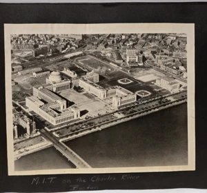 Foto Lot - 20er Jahre Luftaufnahme MIT frühe Flugabstürze Roma Luftschiff MEHR Lot 21  - Bild 1 von 20