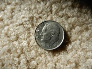 VINTAGE 1999 P ROOSEVELT DIME DOUBLE STRUCK COLLECTIBLE - Picture 1 of 5