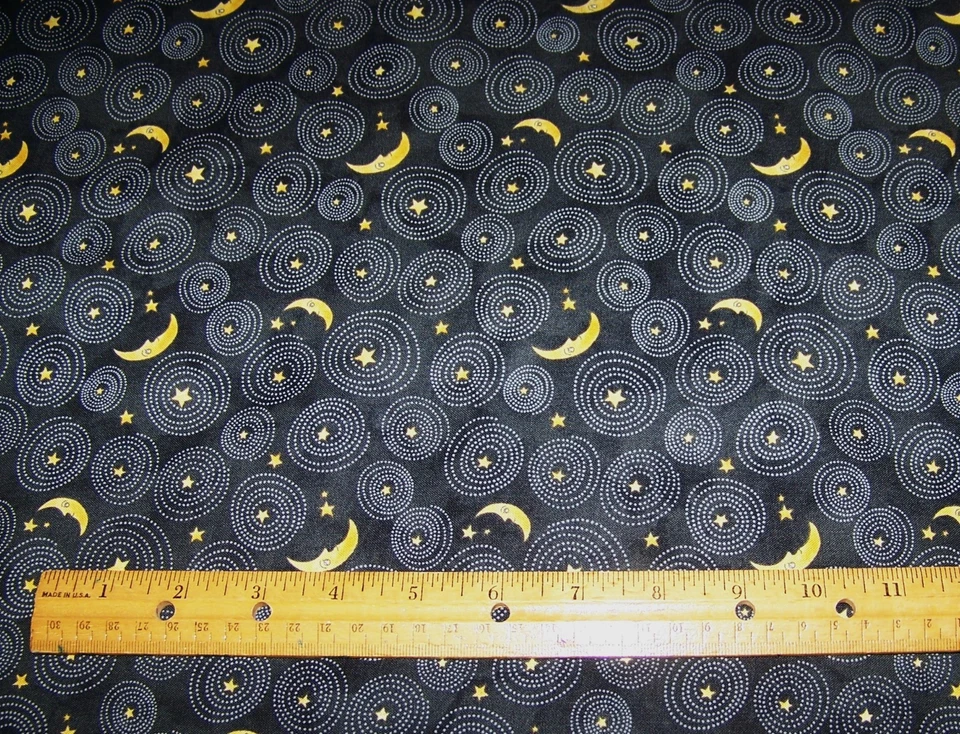 1 yarda Riley Blake ESTRELLAS Y LUNAS DORADAS con REMOLINOS en Tela NEGRO 100% Algodón Foto 1 de 1