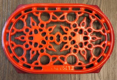 Le Creuset Cerise Red Cast Iron Oval Trivet Pot Pan Holder Mat Snowflake EUC - Image 1 of 4