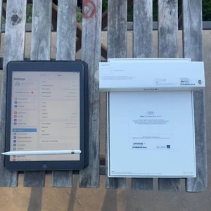 Apple iPad (7th Generation) A2200 128 GB, Wi-Fi + 4G, 10.2 in - Space Gray - Picture 1 of 8