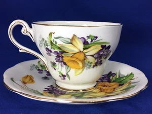 Royal Standard WOODLAND WONDER Yellow Daffodil FOOTED CUP & SAUCER Purple Flower - Picture 1 of 12
