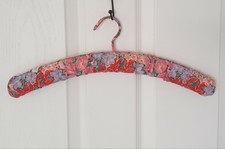 Genuine anni'80 LIBERTY Arancio Viola & Rosso Floreale in Tessuto Imbottito Clothes Hanger