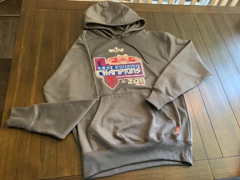 PHILADELPHIA PHILLIES MAJESTIC MLB TEAM FAVORITE AUTHENTIC HOODED SWEATSHIRT Med Cover