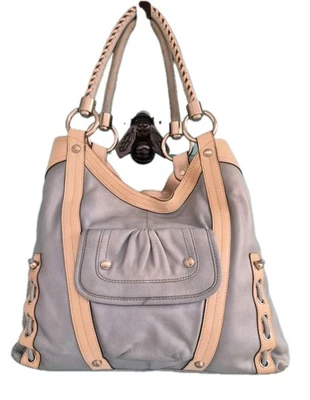 Bolso de mano para mujer B Makowsky de cuero azul blanco con doble correa  Foto 1 de 4