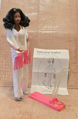 Preciosa muñeca Super Model Taylor "T Tuesday Taylor" negra 78' de colección con stepper de moda Foto 1 de 4