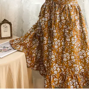 Women Floral Apron with Pockets Ruffle Hem Kitchen Home Workwear Pastoral Retro - Picture 1 of 16