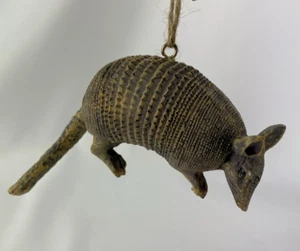 Gürteltier Ornament 3,5" Harz Weihnachtsbaum Hängedeko Hobby Lobby 2020 - Bild 1 von 11