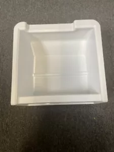 FRIGIDAIRE REFRIGERATOR Freezer Ice Tray 5304531051 For GRFC2353AF7 - Picture 1 of 3