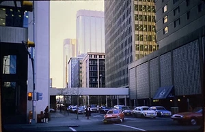 Diapositiva fotográfica vintage 1983 Calgary Alberta Canadá Street View - Imagen 1 de 2