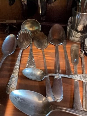 Cucharas y tenedores plateados para bebés cuchillos y cucharas concha marina Foto 1 de 3