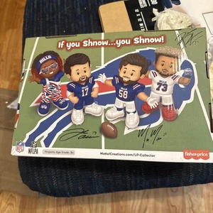 Fisher Price Little People Buffalo Bills 2024 Set Allen Dawkins Milano & Fan - Imagen 1 de 5