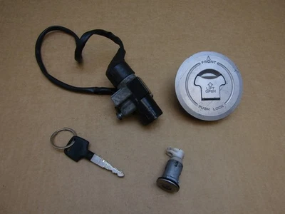 Interruptor de encendido, tapa de combustible y llave Honda CBR 125 R-F 2016 34.090 millas (15372) Foto 1 de 4