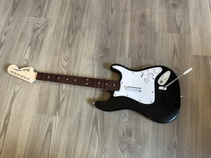 XBox One Rock Band 4 Wireless Guitar Fender Stratocaster Xbox One 91161 Tested - Picture 1 of 2