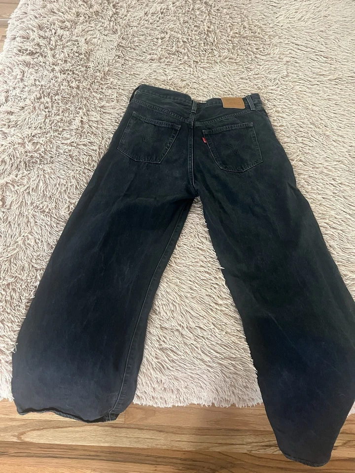 Venta caliente Pantalones de mezclilla para mujer Levi's Ribcage pierna ancha, Rosie Posie - negros Foto 1 de 4