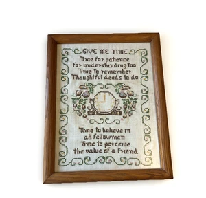 Poema textil vintage punto de cruz bordado enmarcado Give Me Time - Imagen 1 de 10